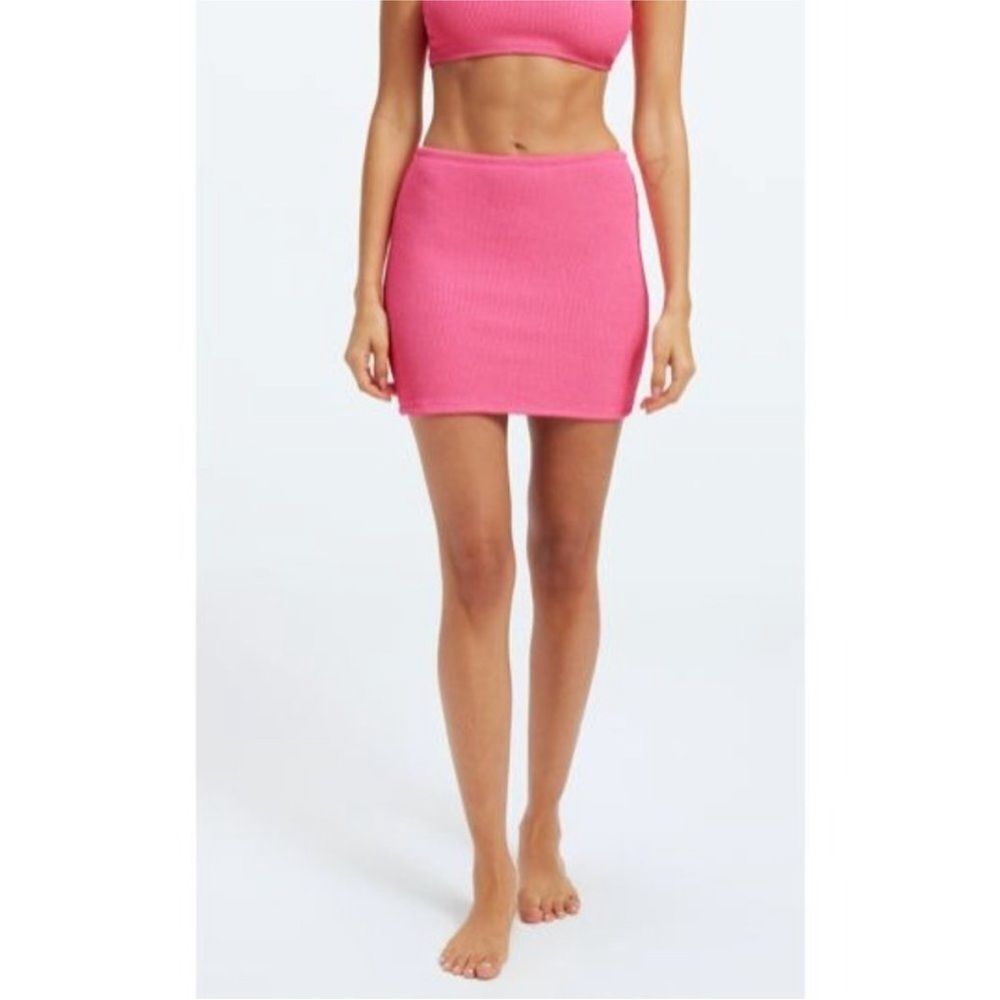 NWOT Good American always fits mini skirt in bright pink size 3/4